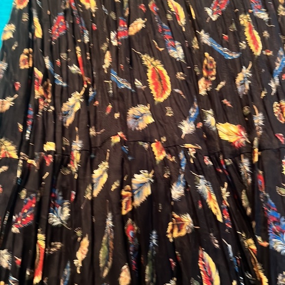 Scott and Taylor size Large. Long broomstick skirt. Feather print - Picture 2 of 7